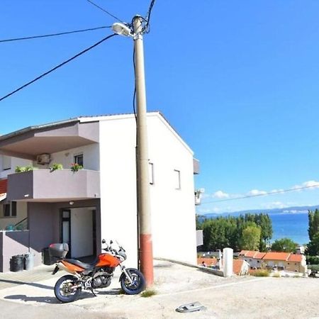 Apartment Rene Omiš Exterior foto
